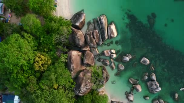 Belitung Endonezya Ormanlık Beyaz Kumlu Tropik Ada Kıyı Şeridinin Yukarısı — Stok video
