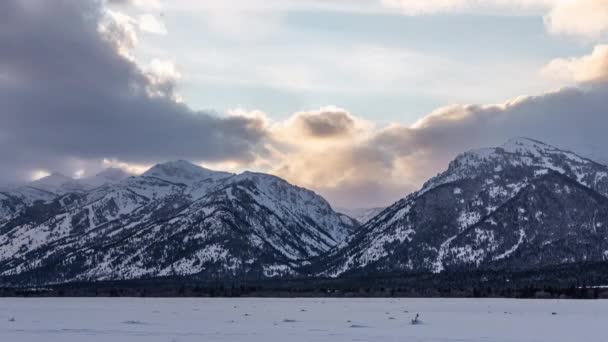 Tiempo Lapso Nubes Que Mueven Sobre Montañas Wyoming Occidental Atardecer — Vídeos de Stock