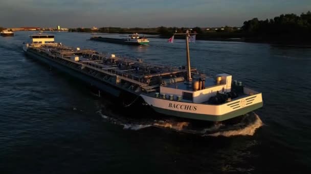 Luftaufnahme Des Schiffsverkehrs Frachtschiff Binnenschifffahrt Auf Dem Flusskanal Zwijndrecht Niederlande — Stockvideo