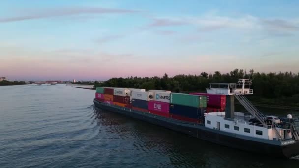 Tilt Shot Container Ship Casablanca Sailing Town Zwijndrecht Time Sunset — Vídeos de Stock