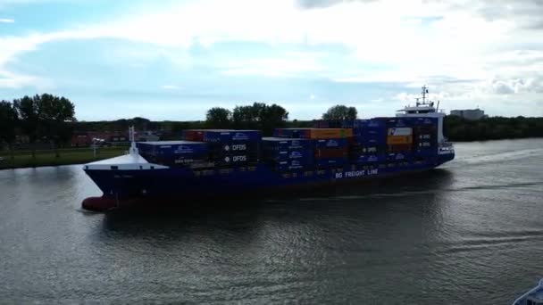Aerial Port Side View Onyx Cargo Container Ship Approaching Oude — Stockvideo