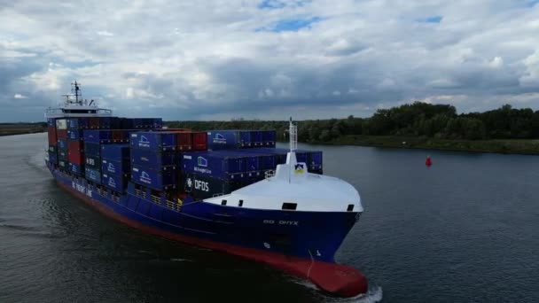 荷兰Zwijndrecht的一艘货运公司集装箱船Bg Onyx绕行的无人机 — 图库视频影像