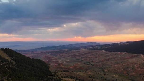 Casper Yakınlarındaki Orta Wyoming Yüksek Düzlüklerinde Alevli Bir Günbatımının Hızlandırılması — Stok video