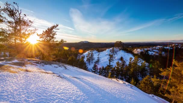 Zeitraffer Bei Sonnenuntergang Über Schneebedeckten Hügeln Upper Peninsula Michigan — Stockvideo
