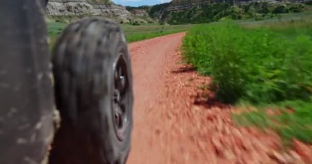 Wheel Utv Road Vozidlo Jízdy Dirt Road Countryside Farm Zavřít — Stock video