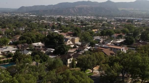 Burbank California Nın Banliyösü Resimli Ikonik Hollywood Dağları Eteklerinin Dibinde — Stok video