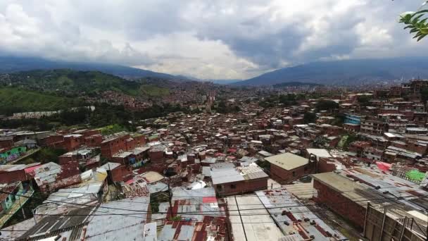 Время Медельине Колумбия Скромные Дома Маунтин Вью Холмы Латиноамериканское Небо — стоковое видео