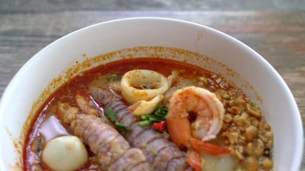 タイ風の辛い海鮮麺 — ストック動画