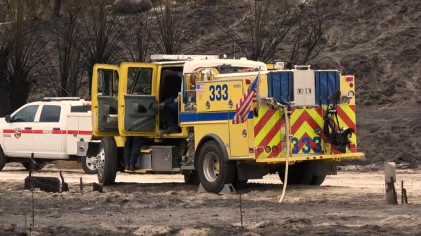 Hasičský Vůz Reagující Velký Požár Lesích Kalifornie Usa — Stock video