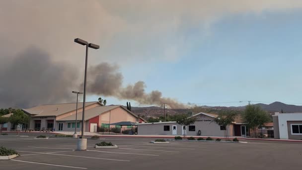 Vliegtuigen Blussen Wildvuur Residentiële Buurt Hemet California Black Smoke Rising — Stockvideo