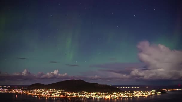 Kuzey Işıkları Aurora Borealis Norveç Alesund Kasabası Üzerinde Zaman Aşımı — Stok video