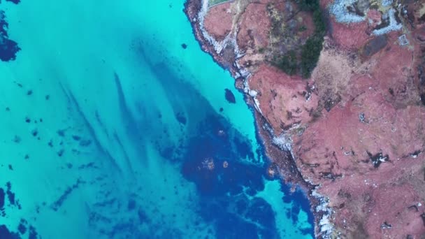 Erraid Adası Nın Turkuaz Deniz Suyu Kıyı Şeridinin Yukarıdan Aşağı — Stok video