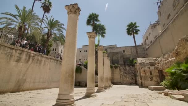Römische Säulen Cardo Maximus Der Nähe Der Tzemach Tzedek Synagoge — Stockvideo