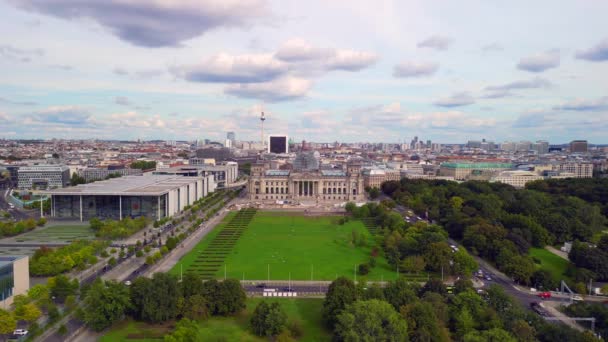 Platz Der Republik Berliner Reichstag Ruhige Flugpanorama Übersicht Drohne Regierungsbezirk — Stockvideo