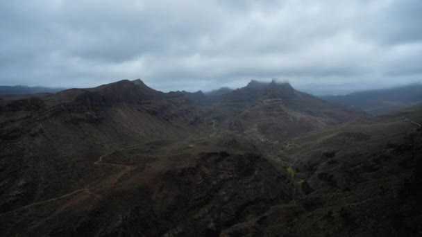 Upływ Czasu Chmur Przelatujących Nad Dramatycznym Krajobrazem Górskim Gran Canaria — Wideo stockowe