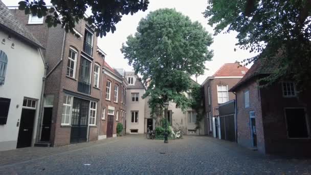 Nincs Ember Közepén Régi Kis Templom Tér Den Bosch Netherlands — Stock videók