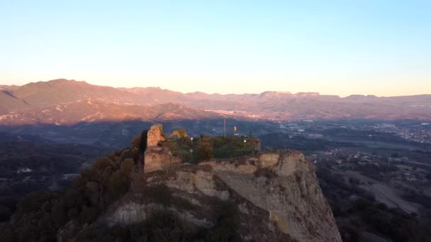 Drone Disparo Orbitando Castillo Oris Las Montañas Cataluña España — Vídeos de Stock