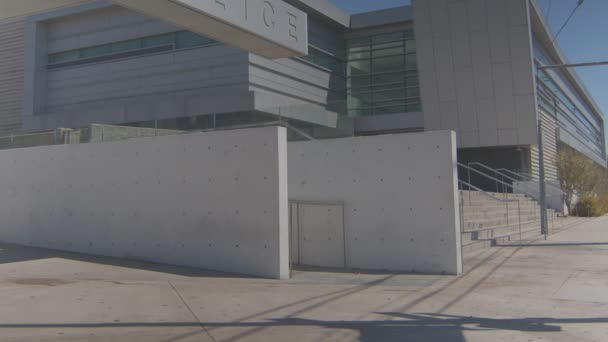 光天化日之下洛杉矶下城警察局大楼的静态视图 — 图库视频影像