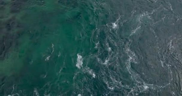 Overhead View Open Ocean Tidal Waves Northern Norwegian Sea Luchtdrone — Stockvideo