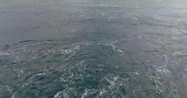 Sluiten Sterke Waterstroming Oceaan Voor Kust Van Noorwegen Europa — Stockvideo