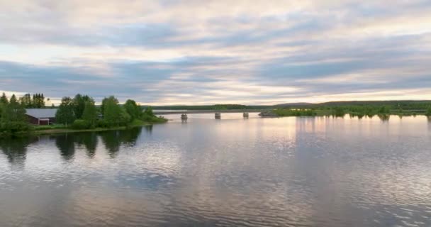 Tranquil River Mirror Reflections Sunset Lapland Suécia Drone Aéreo Disparado — Vídeo de Stock