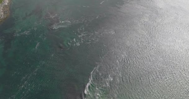Zooma Norra Havet Med Stark Ström Flygfoto Långsamma Rörelser — Stockvideo