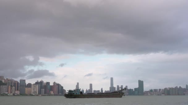 Rıhtımda Şiddetli Bir Tropikal Fırtına Olarak Görülen Bir Gemi Mil — Stok video