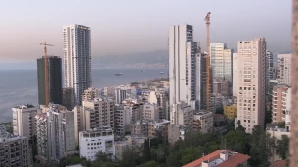 ベイルート市内の屋上空撮 日没のアル ハムラ通りレバノン付近 — ストック動画
