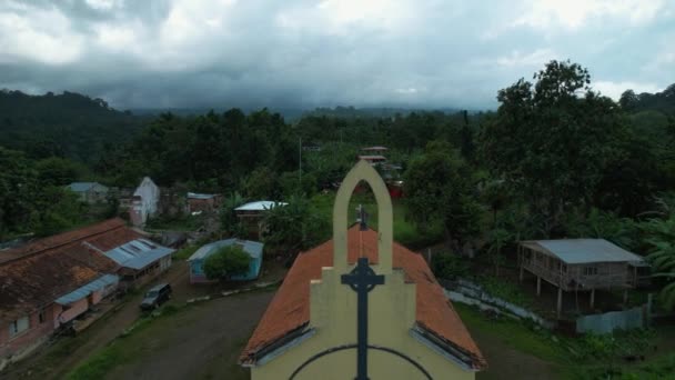 Luchtfoto Weg Van Kerk Somber Roa Agostinho Neto Sao Tomé — Stockvideo