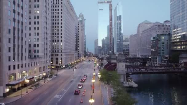 Dron Stoupá Blízkosti Chicaga Řeky Zámořské Město — Stock video