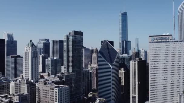 Chicago Nun Yüksek Binaları Arasından Geç — Stok video