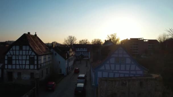 Légi Felvétel Környékről Hideg Tavaszi Este Grundauban Hessenben Németországban Emelkedő — Stock videók