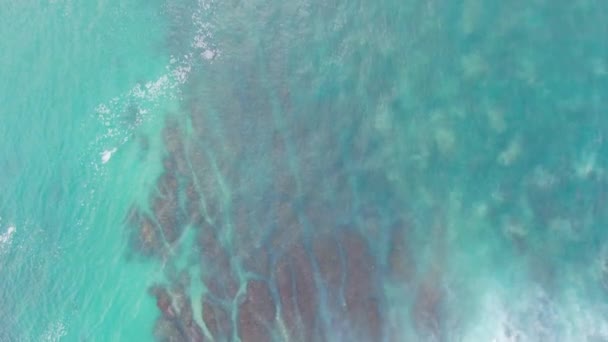 Eau Calme Océan Cristalline Avec Fond Visible Près Île Bali — Video