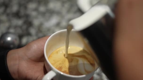 Kawiarnia Ekspres Kawy Kawa Cappuccino Gorącym Mlekiem Pianką — Wideo stockowe