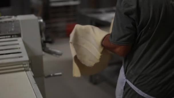 Fırıncı Ekmek Hamur Işi Için Hamur Hazırlıyor Zanaatkar Fırın Ekmek — Stok video
