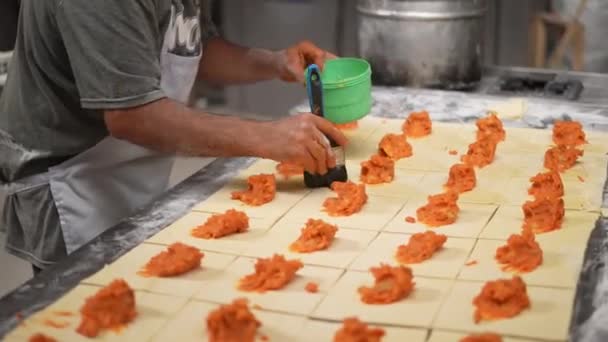 Пекарня Вооружения Сладкие Вкусные Ручной Выпечки Торты — стоковое видео