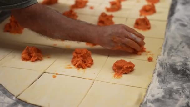 Ambachtelijke Bakkerij Bakker Die Brood Gebak Maakt Deeg Kneden Bakkerij — Stockvideo