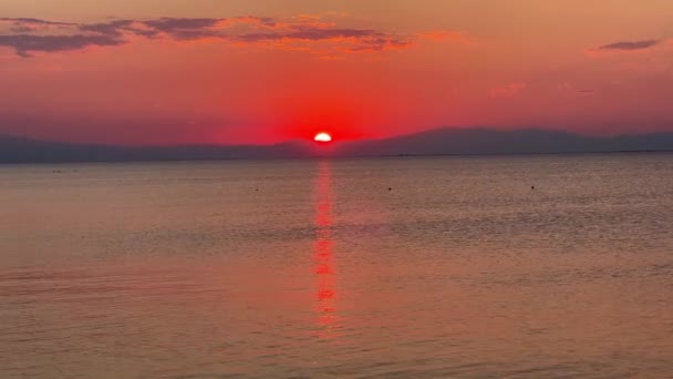 Όμορφο Χρυσαφί Ηλιοβασίλεμα Πάνω Από Βουνό Ηλιόλουστο Μονοπάτι Πάνω Από — Αρχείο Βίντεο