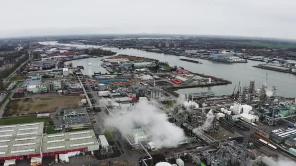 Vista Aérea Dordrecht Dupont Chemical Plant Beneden Merwede River Movimento — Vídeo de Stock