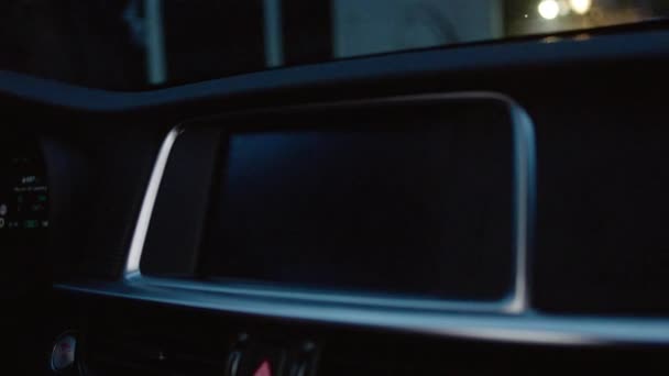 Закрити Автомобільний Навігаційний Дисплей Gps Внутрішні Автомобілі Водіння Екрану Аудіо — стокове відео