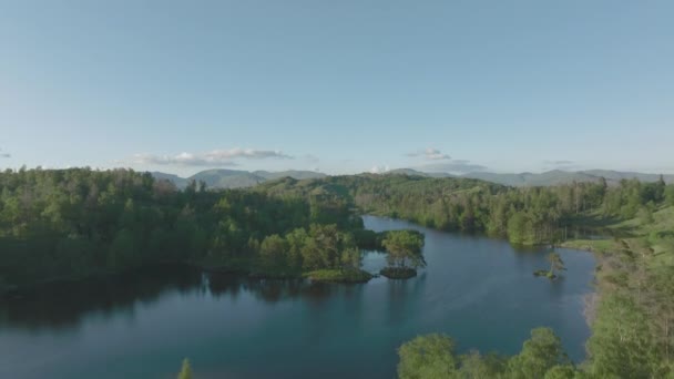 Tarn Hows Lake District National Park Sommaren 2022 Flygdrönare — Stockvideo