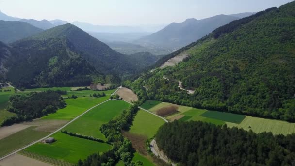 Grüne Ebenen Mit Hecken Fuße Des Vercors Gebirges Frankreich Weitschuss — Stockvideo