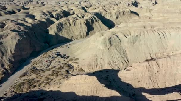 Aerial Flying Explorer Campsite Desert Hot Dry Day Arroyo Tapiado — Video Stock
