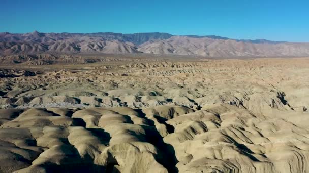Luchtopname Van Hilly Dry Mud Caves Landschapswarmte Californië Usa Anza — Stockvideo