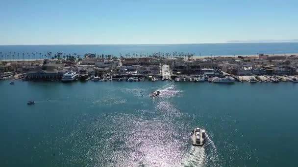 Aerial Balboa Newport Beach Face Pacific Ocean Flying Ferries — стокове відео