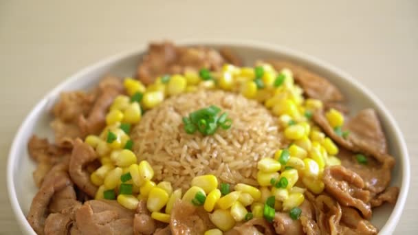 Gebakken Rijst Met Varkensvlees Gesneden Maïs Japanse Stijl — Stockvideo