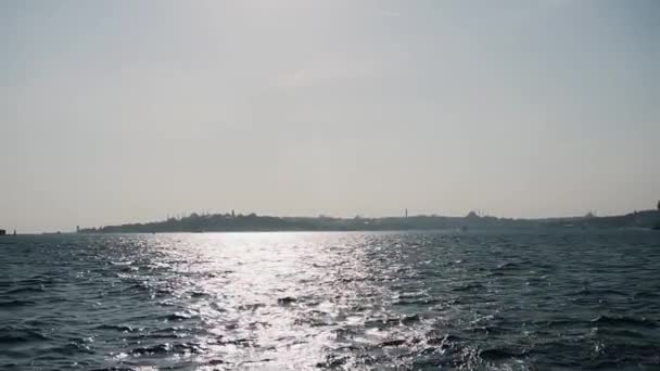 Puesta Sol Sobre Bósforo Ciudad Estambul Con Barcos Transbordadores Movimiento — Vídeos de Stock