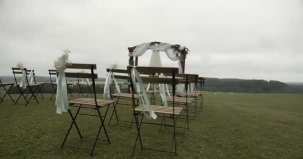 Düğün Ayrıntıları Biraz Bulutla Birlikte Doğa Tarafına Kurulur — Stok video