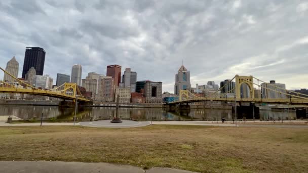 Zeitraffer Der Skyline Von Pittsburgh Von Der Allegheny Landing Zwischen — Stockvideo