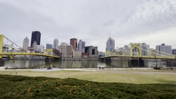 Panorama Der Skyline Von Pittsburgh Von Der Allegheny Landing Zwischen — Stockvideo